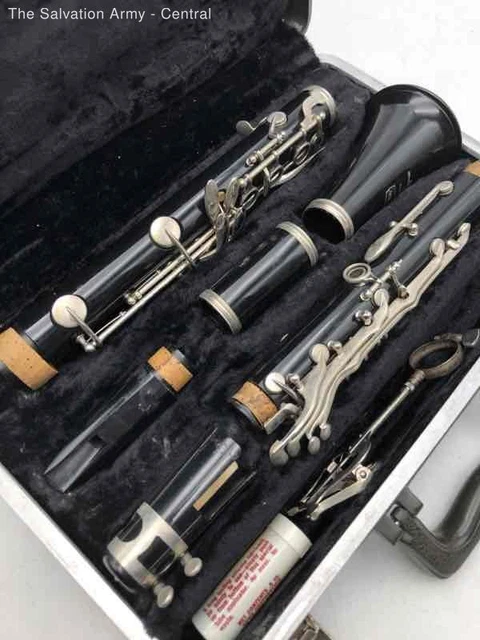 Bundy Resonite Clarinet in Hard Case Bundy Resonite Clarinet in Hard Case