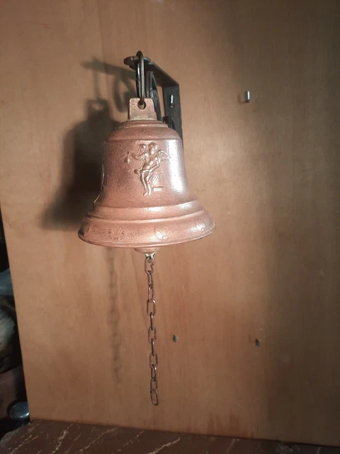 Ancienne Cloche En Métal Avec Support - Objet D'art Populaire
