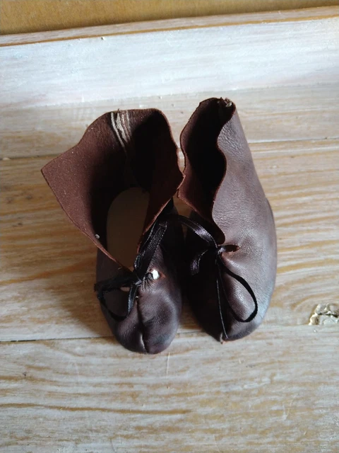 bottines chaussures anciennes en cuir  de poupée ancienne Jumeau Steiner