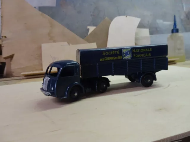 dinky panhard sncf lettres toute jaune en super etat