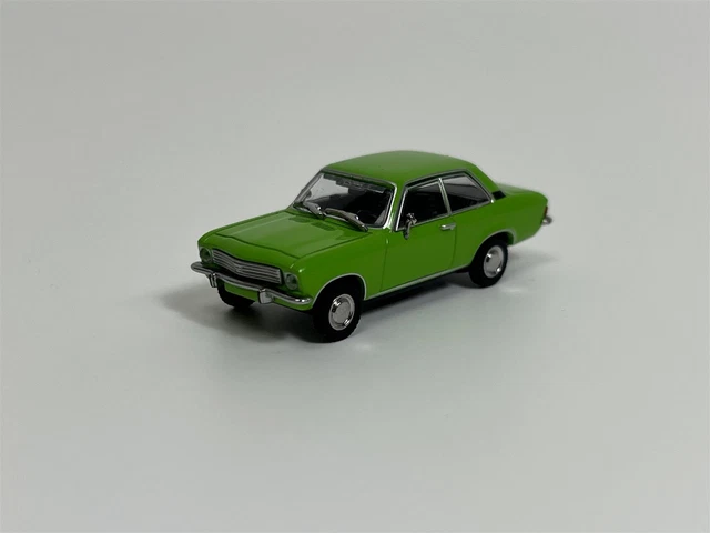 Modelcar Opel Ascona C 1981 beige (Metallic) MCG 1:18 Metallmodell, Türen und Hauben nicht zu öffnen at