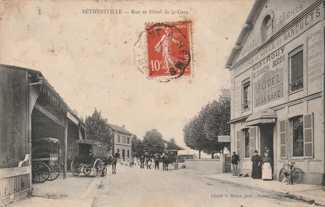 CPA 51 BETHENIVILLE Rue et Hotel de la Gare
