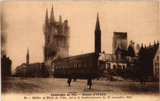CPA MILITAIRE Ruines d'Ypres-Halles et Hotel de Ville (316370)