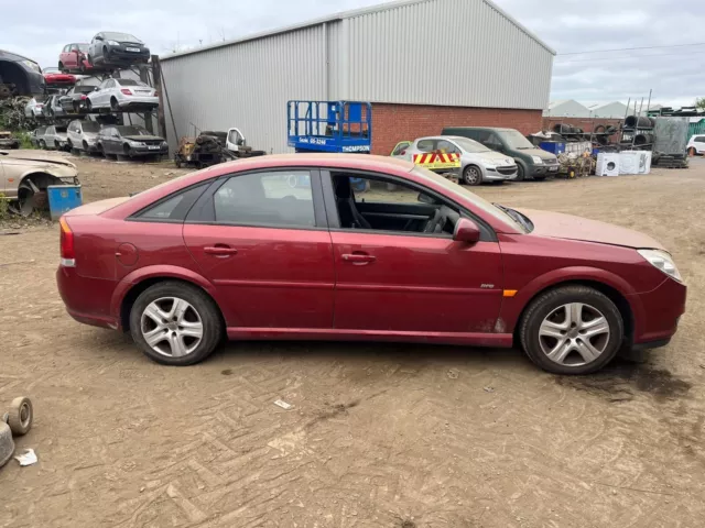 Breaking 2007 Vauxhall Vectra Life CDTi 1.9 Diesel EINRADMUTTER