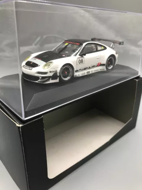 Modellautos 1:43 Minichamps Porsche 911 GT3 RSR 997 Startnummer 8 in Showcase