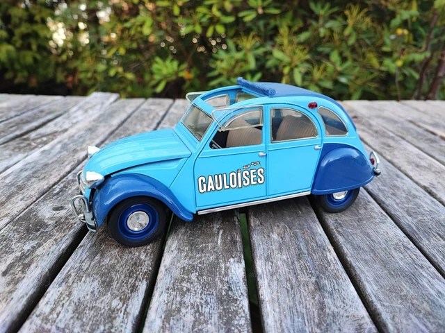 Citroen 2 CV 1966 bleue 1/18 eme - Collection