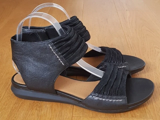SANDALI CLARKS ALDERLAKE Sun Platform neri in pelle verniciata
