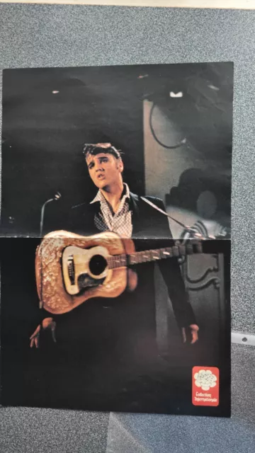 Newspaper and magazine photo clipping Giant poster Elvis Presley