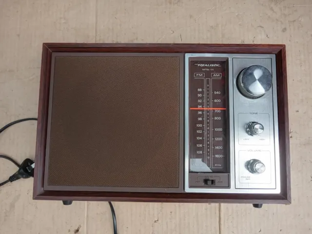 Vintage Realistic MTA-11 AM/FM radio