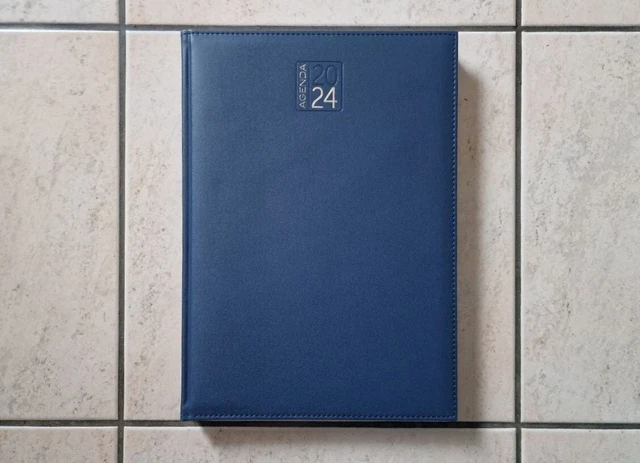 AGENDA BLU anno 2024, grandezza A4 21x30 cm, copertina morbida e pagine extra