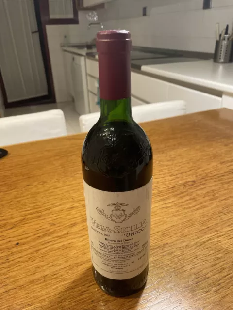 Botella Vino VEGA SICILIA “ÚNICO” Cosecha 1968. En perfecto estado, Solo 45300