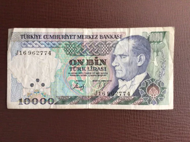 A used 1970 Turkish 10000 lirasi banknote no j16962774