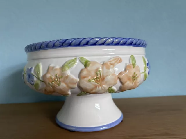 Large pedestal bowl/fruit bowl