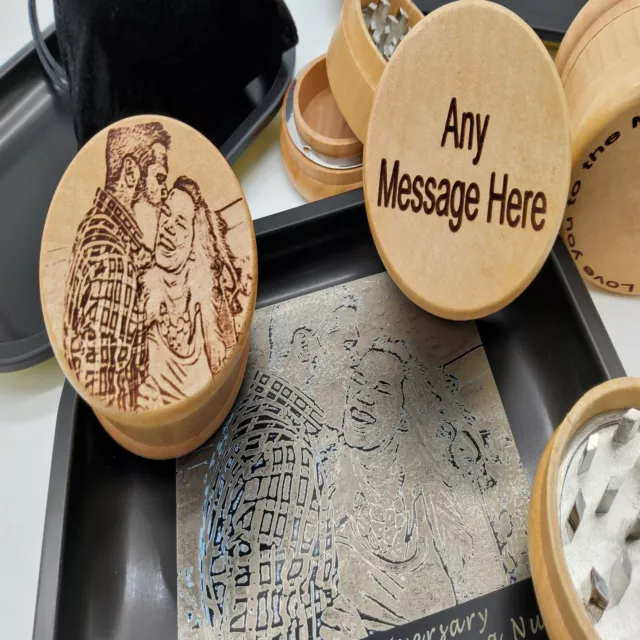 Gravierter Brecher Kräutermühle Holz personalisiert Vatertag Geschenk Bild Logo Sohn