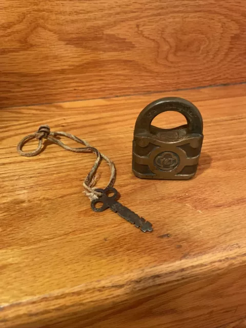 Vintage Old Rare Brass Padlock Yale & Towne Mfg. Co. Stamford Conn. with key