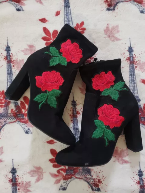 Steve Madden Red Rose Embroidery Black Boots Size 6
