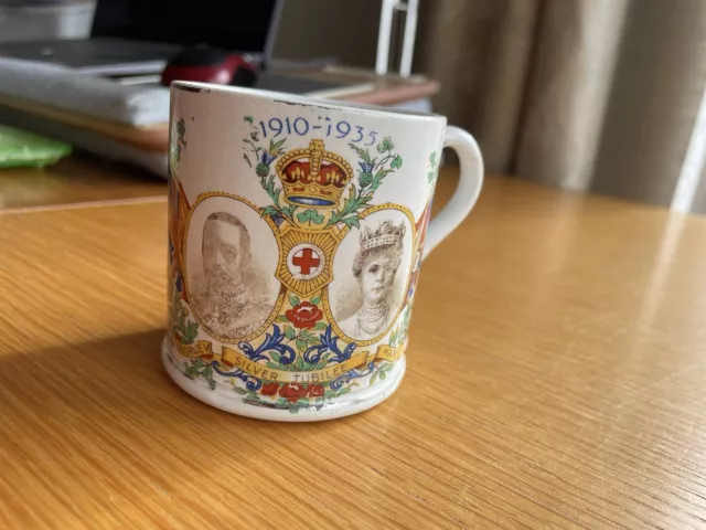 Rare Bovey Pottery  George V Silver Jubilee Commemorative Mug - 1935 6.5 cm H