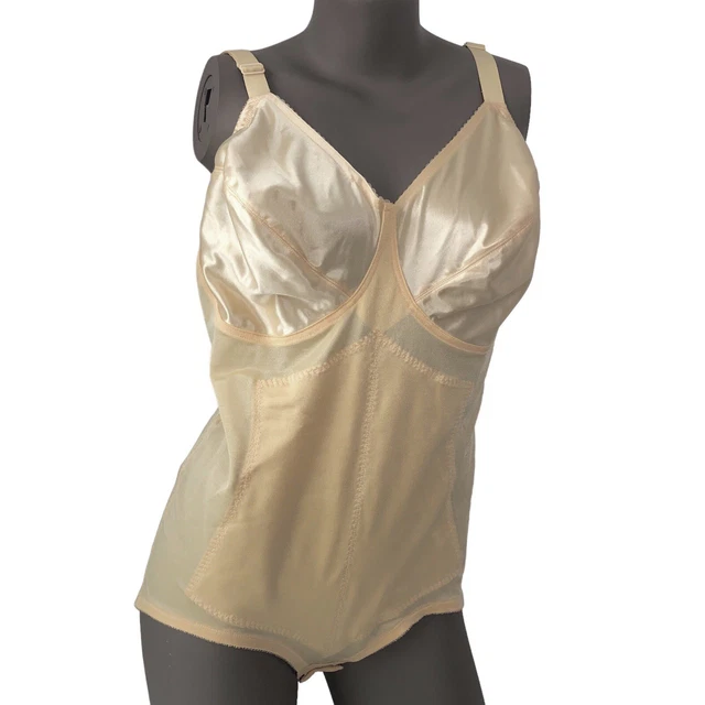 RAGO NEW YORK Body Briefer Shape Wear Girdle Womens 44C Beige Nylon