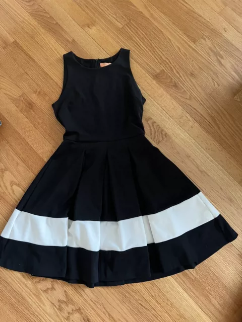 EUC Womens Size XS Karen Kane Black Dress With White Block Stripe Detailing