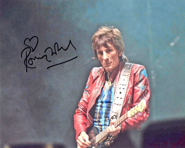 A fantastic 10x8 Autographed Photo of Ronnie Wood & CoA