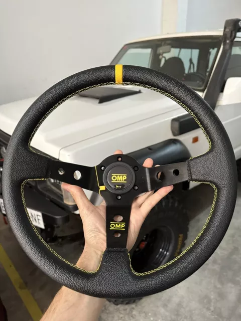 Volante tipo OMP Negro y costuras amarillas NUEVO NEW corsica Steering Wheel 350