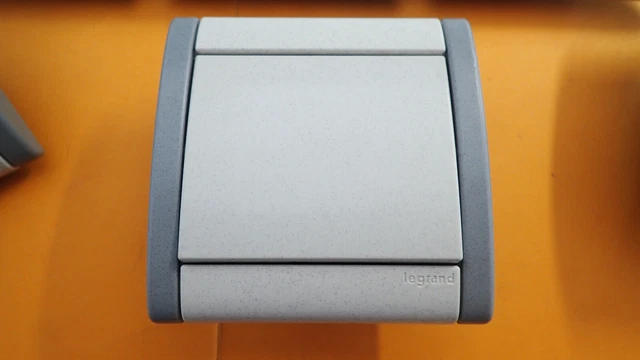 Prise Legrand SAGANE SILEX Gris Cendre - Occasion, Pièce Unique Au Hasard