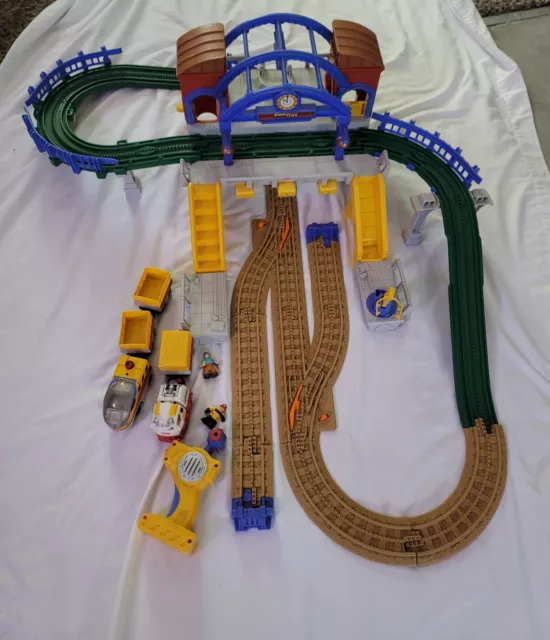 Geotrax train engine shop
