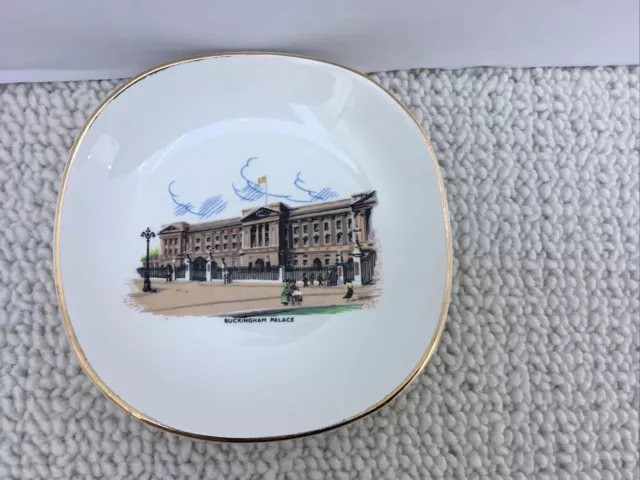 Weatherby Hanley England Royal Falcon Ware “Buckingham Palace” Collector Plate