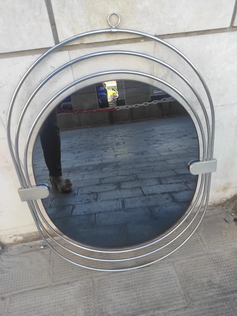 Specchio da parete ovale italiano  anni '70 Space Age in acciaio e vetro fume