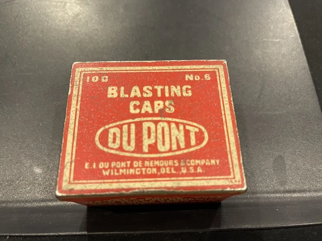 Vintage Tin Blasting Caps No 6 DuPont 100 Caps  excellent