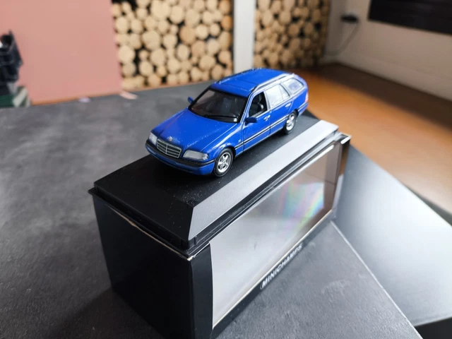 Minichamps Mercedes 230 CE Coupe 1977 85 green W123 1/43 Minicar