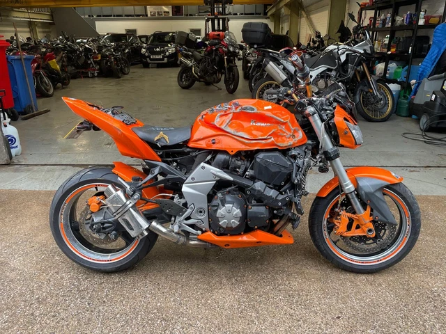 Kawasaki ZR 1000 B7F 2007 BREAKING FOR PARTS