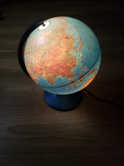 Mapa del mundo vintage iluminado globo hecho en EE. UU.