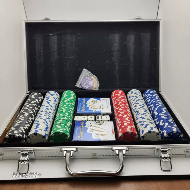 POKER 300 Chips 5 Dice Aluminum Case 2 sealed decks of cards Velvet Lining