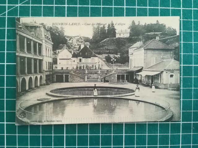 180 CPA ANCIENNE - Bourbon-lancy - cour bains place d'Aligre animée - circa 1920