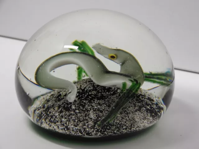 -RARE GROSSE BOULE SULFURE PRESSE PAPIER au centre UNE ANGUILLE BACCARAT  D