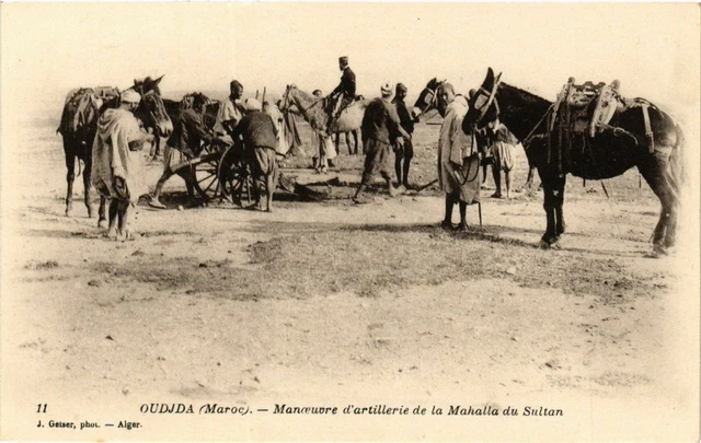 CPA AK MAROC OUDJA - Manoeuvre d'artillerie de la Mahalla du Sultan (199392)