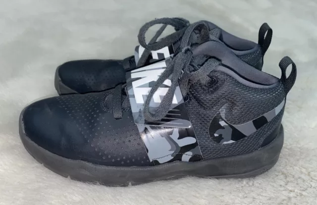 NIKE TEAM HUSTLE D8 GS Black Gray Camo BQ5103 002 Basketball Shoes