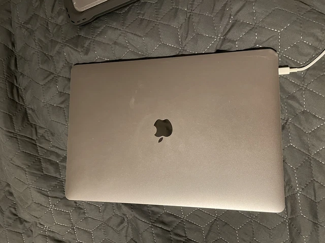 Apple MacBook Pro 15,4” silver 2017 TouchBar i7 3,1Ghz 16GB RAM 1TB SSD 5