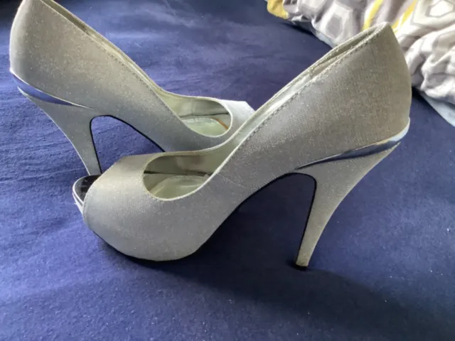 ladies peep toe heeled shoes