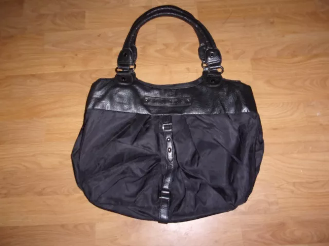 Sac SCOOTER nylon et simili cuir noir porté épaule TBE