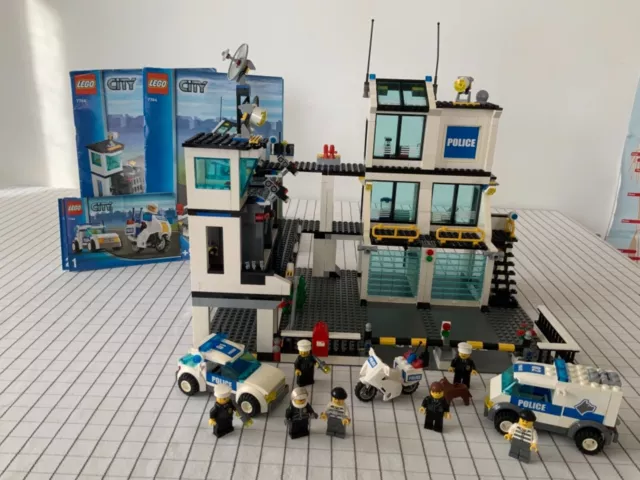 LEGO CITY / Police : Set 7744 : Le Poste De Police (Commissariat De Police)  EUR 55,00 - PicClick FR