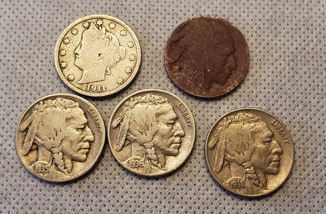 4-Buffalo Nickles, 1935/1936/1938d/?  and 1-1911 Barber Nickle, 5 coin lot.