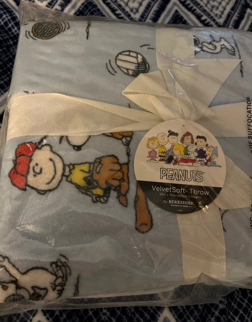BERKSHIRE PEANUTS THROW BLANKET SNOOPY CHARLIE BROWN CHARACTERS 55”x70