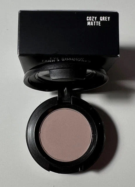 Acogedora sombra de ojos gris mate MAC nueva en caja