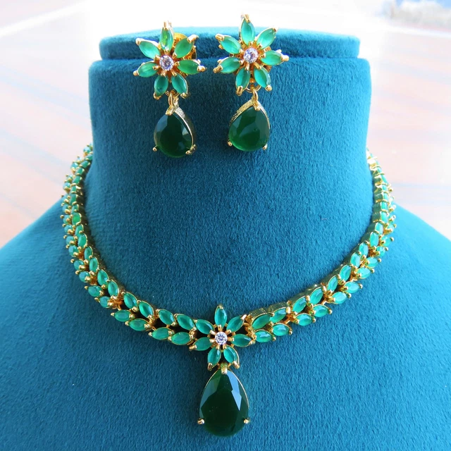 Bijoux Chaine Dorée avec Pendentif en Forme de Noeud (10-1/A0-39/1