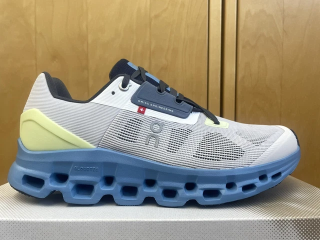 ON CloudStratus Herren Laufschuhe US 10 / 44 / UK 9,5 NEU
