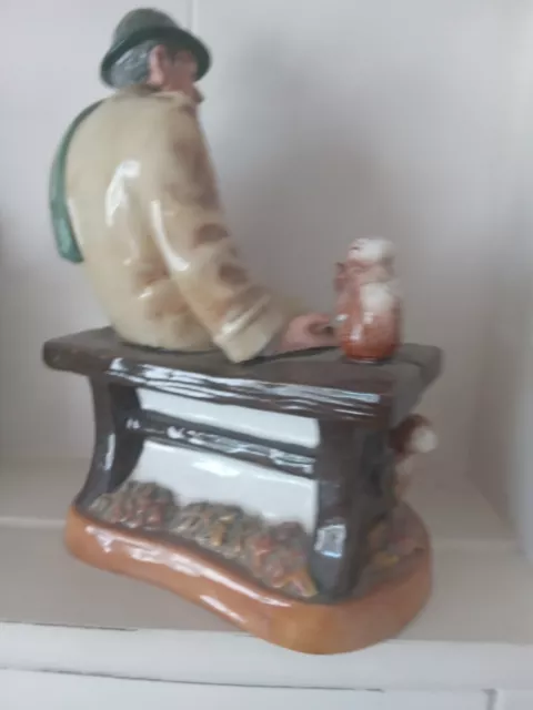 Royal Doulton "Lunchtime" Hn2485 Figurine 2