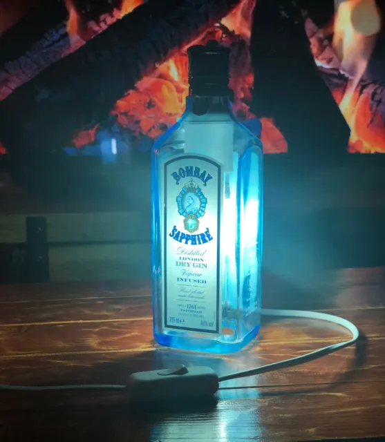 Lampada da Tavolo Artigianale Bottiglia Gin Bombay Sapphire 70cl Abat Jour Bar