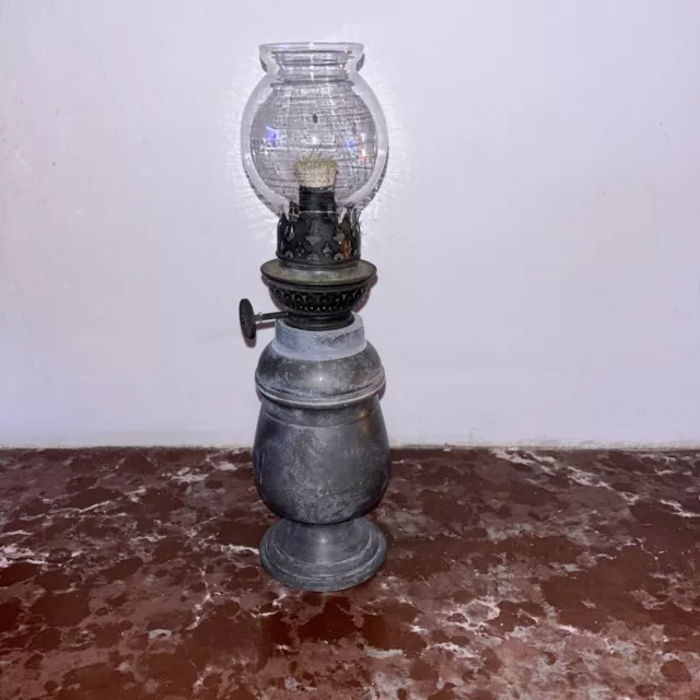 - Ancienne Petite Lampe à Pétrole en Etain -